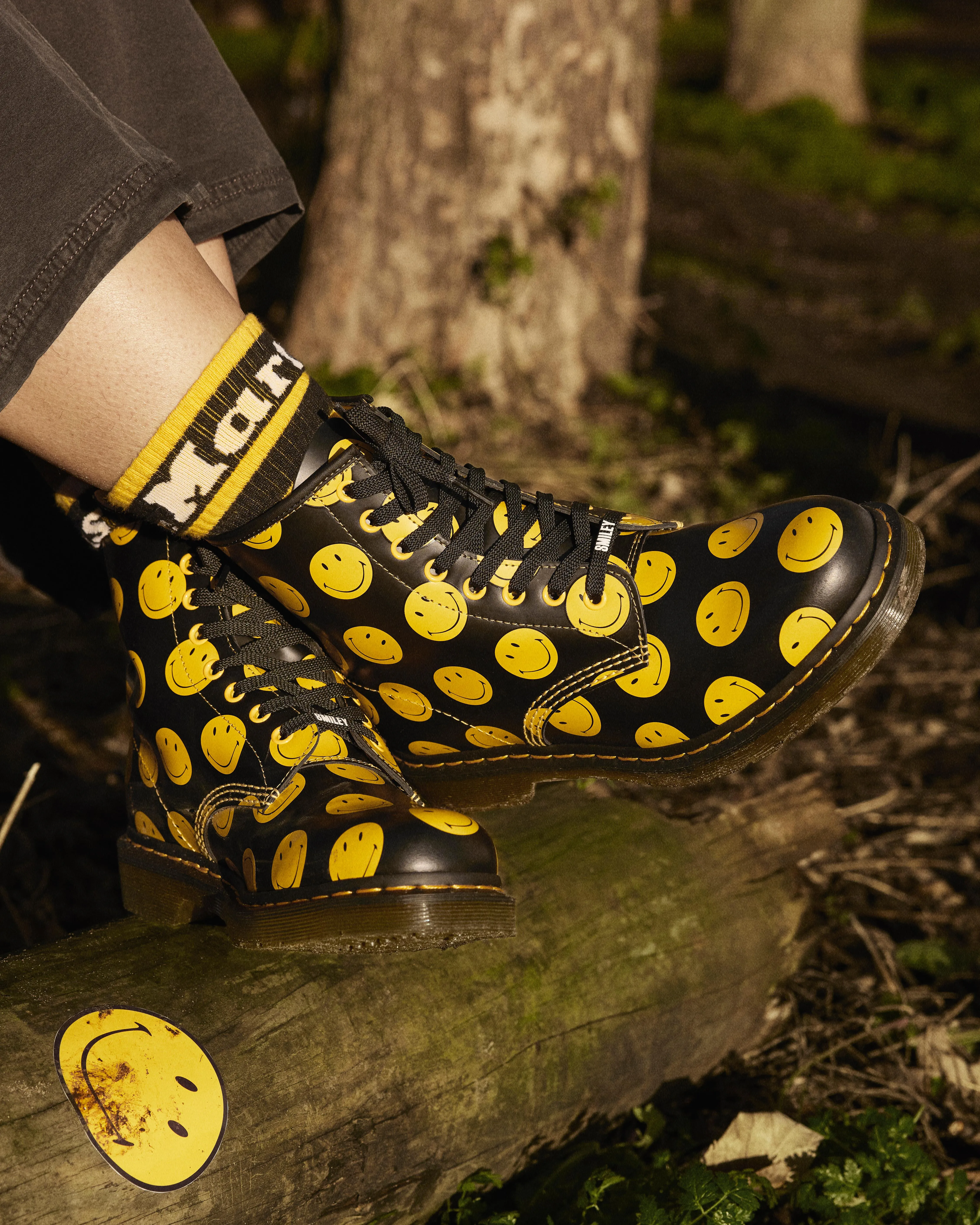 1460 Smiley Smooth leather lace-up boots Dr. Martens